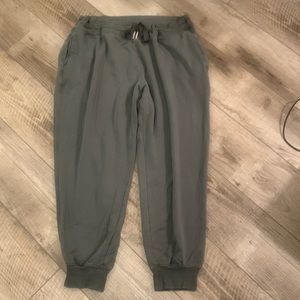 Athleta Balance Jogger Olive 2x EUC